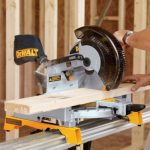 Sierra Ingletadora 10" 1600W DEWALT DWS713-B2 - Imagen 3