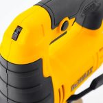 Sierra Caladora 650W Velocidad Variable DEWALT DWE300-B2 - Imagen 4